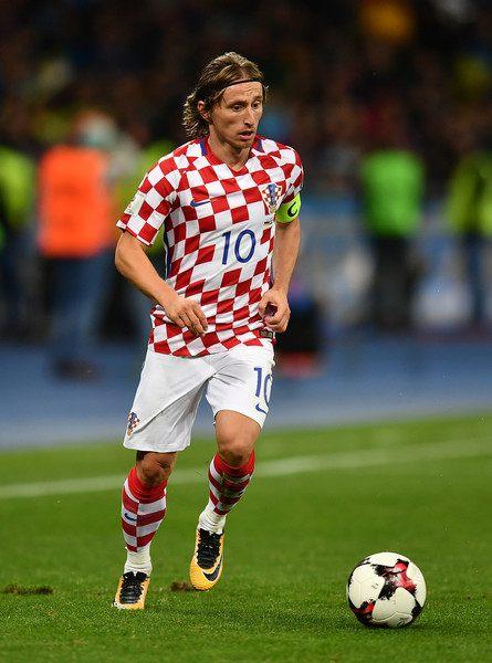 热刺告别战，孙兴慜父亲孙雄正现场观战儿子与纽卡的比赛