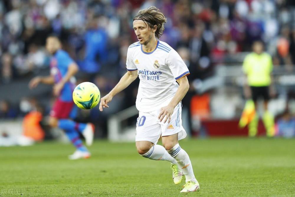 CBA：深圳男篮三分火力全开 主场击败上海